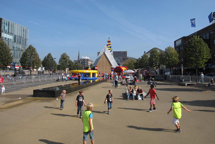 eco architecture, lego construction, loos.fm design, abondantus giganticus, grenswerk festival, dutch design, sustainable materials, recyclable materials, temporary spaces, temporary pavilion, lego bricks, lego, lego building, lego architecture