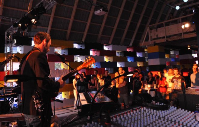 eco architecture, lego construction, loos.fm design, abondantus giganticus, grenswerk festival, dutch design, sustainable materials, recyclable materials, temporary spaces, temporary pavilion, lego bricks, lego, lego building, lego architecture