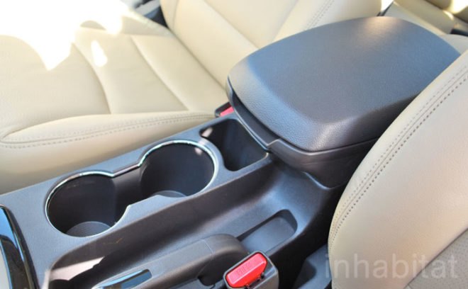 Hyundai Elantra, Hyundai, Elantra, 40 mpg, fuel efficiency, green car, green automotive design, green vehicle, green transportation, test drive, Laura Cowan, Laura K. Cowan