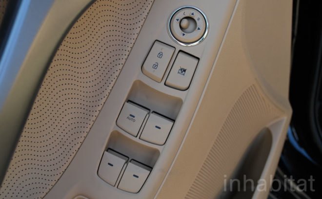 Hyundai Elantra, Hyundai, Elantra, 40 mpg, fuel efficiency, green car, green automotive design, green vehicle, green transportation, test drive, Laura Cowan, Laura K. Cowan