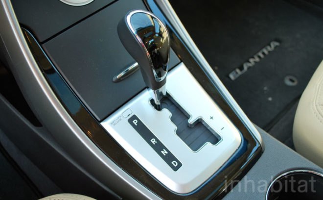 Hyundai Elantra, Hyundai, Elantra, 40 mpg, fuel efficiency, green car, green automotive design, green vehicle, green transportation, test drive, Laura Cowan, Laura K. Cowan