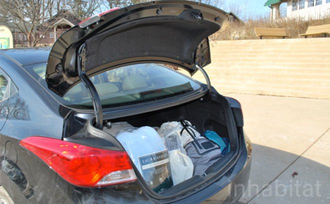 Hyundai Elantra, Hyundai, Elantra, 40 mpg, fuel efficiency, green car, green automotive design, green vehicle, green transportation, test drive, Laura Cowan, Laura K. Cowan