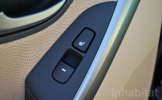 Hyundai Elantra, Hyundai, Elantra, 40 mpg, fuel efficiency, green car, green automotive design, green vehicle, green transportation, test drive, Laura Cowan, Laura K. Cowan