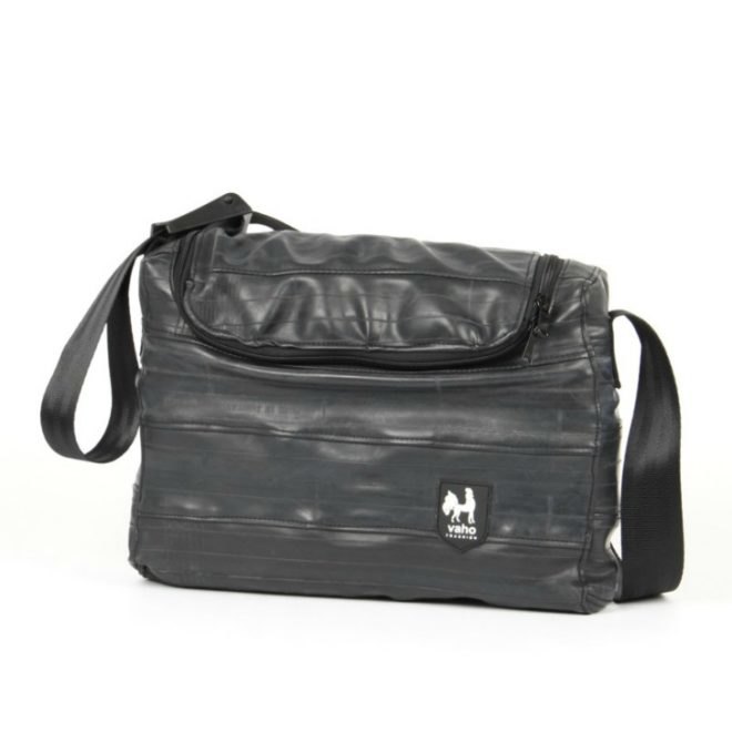vaho trashion baggage, recycled bag company barcelona, stylish reused bags, upcycled advertising banners sustainable bag design spain, green bags, social environmental fashion bag design