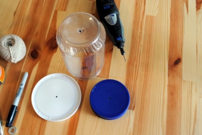 Birdfeeder, How-to, Window, Upcycle, Recycled, Peanut Butter Jar, Urban, DIY, Fire Escape