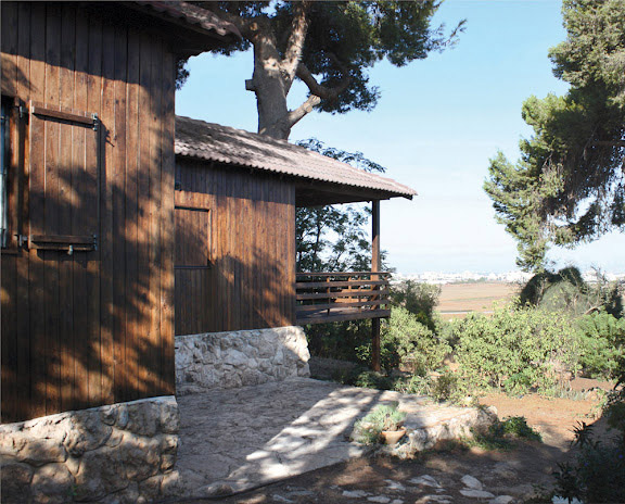 Golany Architects, Two-Tree House, Golany Architects Two-Tree House, tree houses, prefab tree house, shipping container tree house, shipping container architecture, cargotecture
