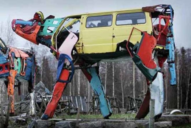 Miina Akkijyrkka, cows, recycled cars, recycled metal, Finnish sculptore, scrap metal