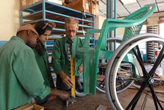 DIY, Green Products, Green Resources, Green Transportation, Recycled Materials, social design, Josep Mora, Clara Romani, DIY Wheelchairs, Developing Countries, recycled chairs, rwanda, spanish design, plastic chairs
