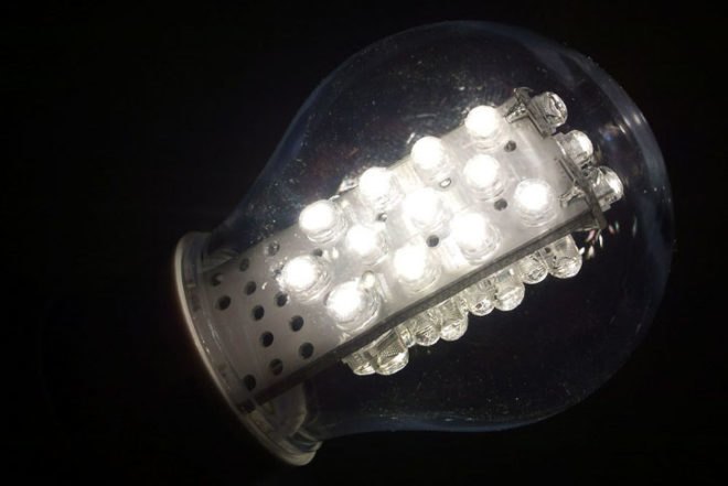 LED light, light bulb, light-emitting diode, energy efficient light bulb, energy efficiency, MIT, science, green technology, green lighting,