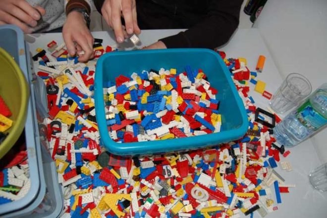 green interiors, LEGO wall, LEGO interiors, LEGO bricks, pixelated wall, german design, NPIRE, Hamburg, office interiors