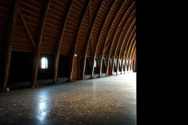 Danish design, barn, recycled barn, refurbished barn, Praksis, terrazzo floor, red-bricked wall, biodegradable roof, straw roof, thatched roof, flexible space, exhibitions space, curved wooden walls, denmark