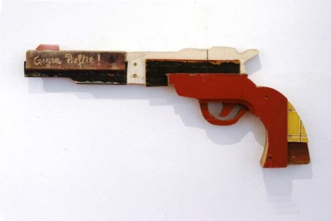 art, recycled materials, Ralf Edelmann, recycled weapons, guns, Winnenden school shooting, german design