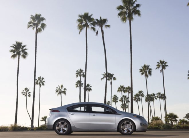 chevy volt, chevrolet volt, chevy volt halt production, chevy volt production, chevy volt numbers, chevy volt sold, chevy volt dealer, chevy volt customers, chevy volt customer satisfaction, chevy volt problems, chevy volt solutions
