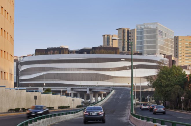 green design, eco design, sustainable design, Liverpool Department Store, Mexico City, Bladerunner style building, Rojkind Arquitectos, double layer facade, steel facade, shopping center, roof garden, park space Mexico City