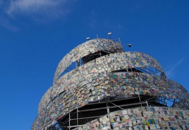 tower of babel, book sculpture, buenos aires, marta minujin, donated books, eco art