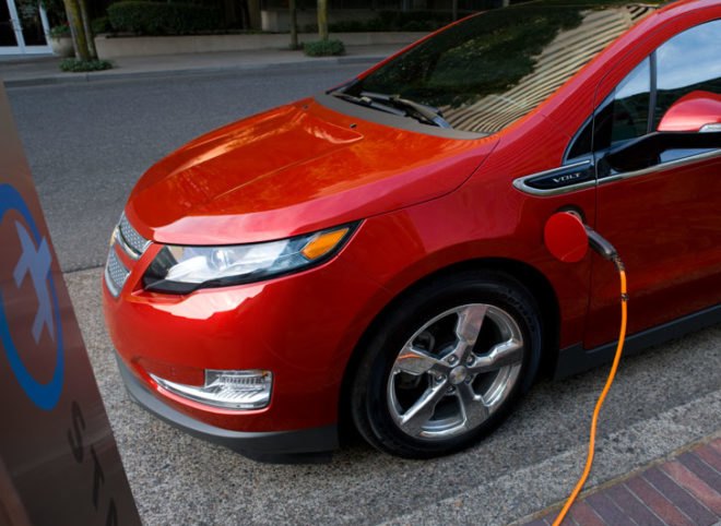 chevy volt, alternative drivetrain, volt, electric vehicle, electric car, plug in hybrid electric car, volt manufacturing, volt manufacturing halt, halt production of the chevy volt, gm electric car, general motors