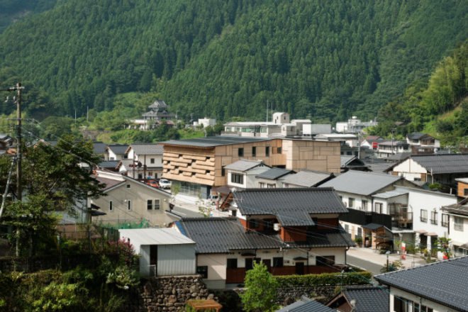 Yusuhara Marche, Kengo Kuma Associates, japan, market, thatch, hotel, boutique hotel,