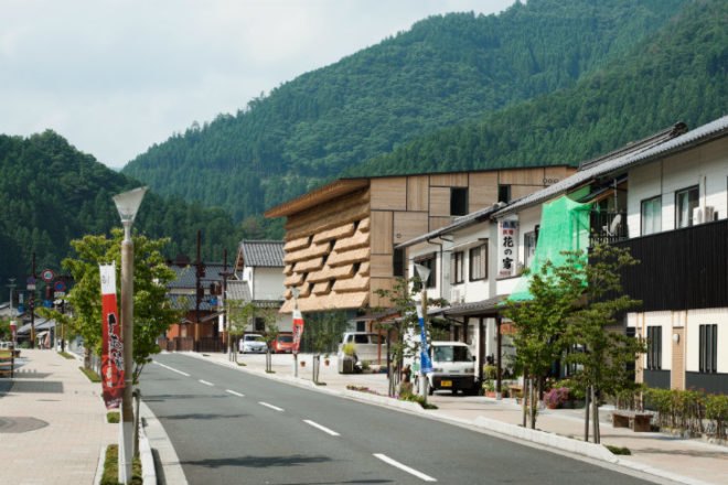 Yusuhara Marche, Kengo Kuma Associates, japan, market, thatch, hotel, boutique hotel,