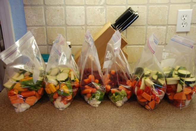 keep your fruits and veggies fresh longer, how to keep vegetables fresh, how to keep fruit fresh, how to store vegetables, how to store fruit, how to store fruits and vegetables, keeping fruit fresh longer, storing produce, storing berries, storing vegetables, sustainable food, cut food waste, freezing vegetables