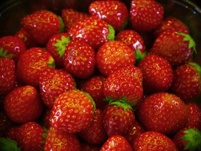 keep your fruits fresh longer, how to keep fruit fresh, how to store fruit, how to store fruits and vegetables, keeping fruit fresh longer, storing produce, storing berries, storing vegetables, sustainable food, cut food waste, freezing fruit, how to store strawberries