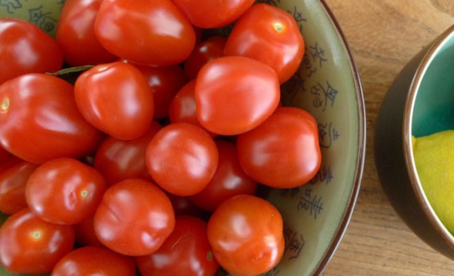 keep your fruits and veggies fresh longer, how to keep vegetables fresh, how to keep fruit fresh, how to store vegetables, how to store fruit, how to store fruits and vegetables, keeping fruit fresh longer, storing produce, storing berries, storing vegetables, sustainable food, cut food waste, freezing vegetables, how to store tomatoes