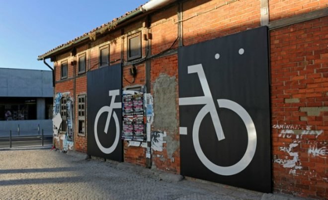 bikeway belem, po6 atelier, typography, bike paths lisbon, portugal bike route, bike path design, green design, sustainable typography