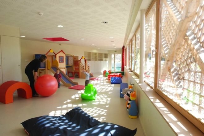 Fluor architects, Drulingen creche, France, Alsace, green design, sustainable design, eco=design, green roof, daylighting, insulation, underfloor heating, energy efficiency