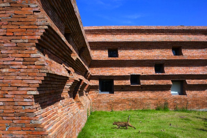 Asst. Prof. Boonserm Premthada, Bangkok Project Company, Kantana Film and Animation institute, skylights, Thailand, green design, brick, sustainable design, eco-design, natural ventilation, daylighting, education, traditional craftsmanship
