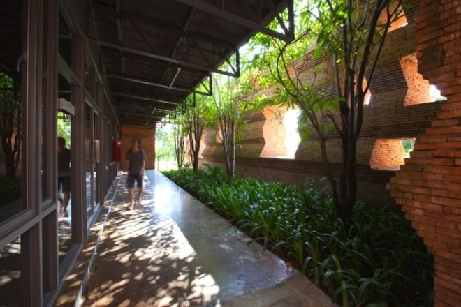 Asst. Prof. Boonserm Premthada, Bangkok Project Company, Kantana Film and Animation institute, skylights, Thailand, green design, brick, sustainable design, eco-design, natural ventilation, daylighting, education, traditional craftsmanship