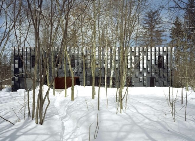 Mirror Mongayt, Berlaskoni, Russia, moscow, mirrors, pixelated, design, green design, prefab construction, sustainable design, eco-design, recycled materials, locally-sourced materials, energy efficiency, daylighting