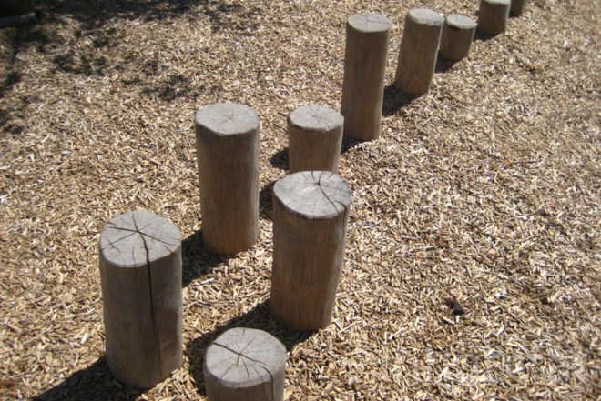 landscape arcitecture, Elegant Playground, Gleisdreieck Park, Atelier-loidl, minimal design, berlin, less is more, ropes, tree trunks, stainless steel, Green Materials, Landscape Architecture