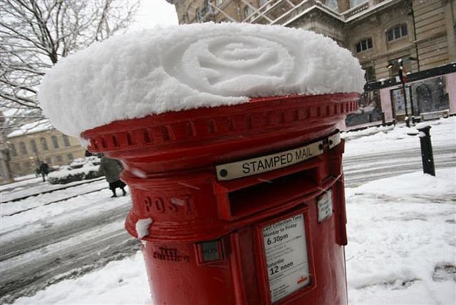 green design, eco design, sustainable design, CURB advertising, sustainable advertising, living ads, reverse graffiti, moss art, moss graffiti, LoGrow, snow stamping, sea stamping, advertising alternatives, eco art