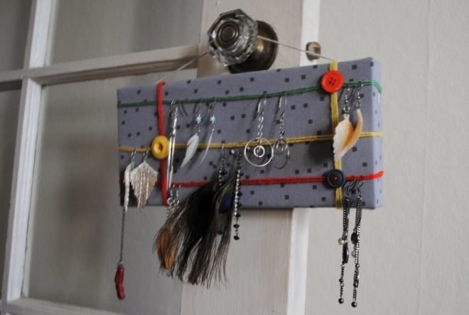 DIY Earring Holder, do-it-yourself design, DIY design, recycled earring holder, green design projects, sustainable design, craft, how-to earring holder, recycled materials, recycled design