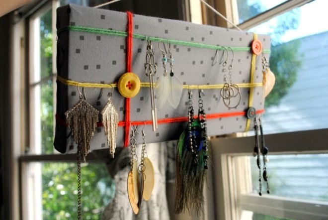 DIY Earring Holder, do-it-yourself design, DIY design, recycled earring holder, green design projects, sustainable design, craft, how-to earring holder, recycled materials, recycled design