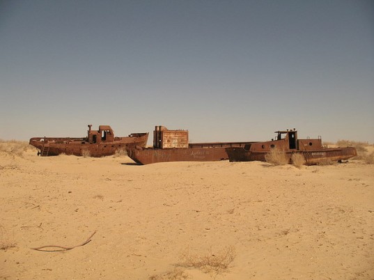 mo'ynoq, moynoq, aral sea, shrinking of the aral sea, ghost town, ships in desert, desert ships, soviet union, evaporation, climate change,