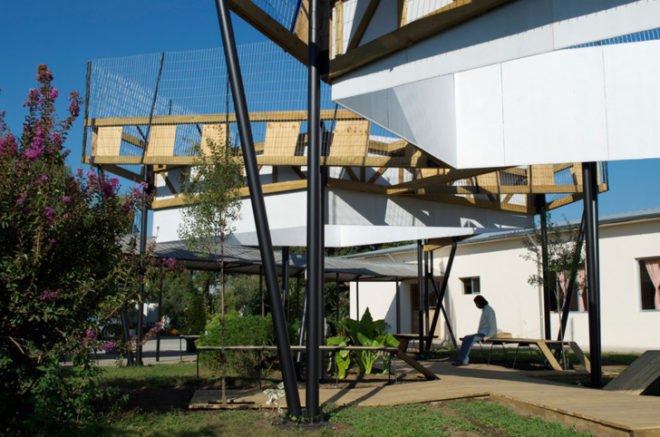 Adolfo Nicolás Moyano Retamal, green cloud, nube verde, outdoor canopy, outdoor pavilion, green pavilion, living pavilion, plant bearing canopy, nature and the elderly, architecture for the elderly, landscape architecture, retirement home architecture