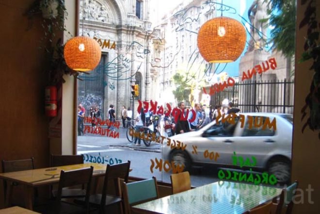 Vegan Fast Food, Buenos Aires, Picnic, food, fresh produce, natural light, vintage furniture, Sustainable Food, green Interiors