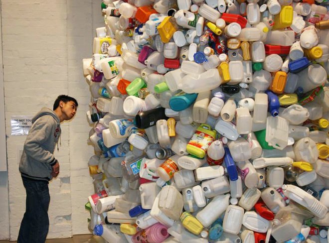 green design, eco design, sustainable design, recycle art, recycled plastic bottles, Thrown to the WInd, recycled plastic bottle tower, Wang Zhiyuan, Chinese artists, Beijing Artists