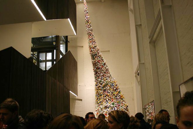 green design, eco design, sustainable design, recycle art, recycled plastic bottles, Thrown to the WInd, recycled plastic bottle tower, Wang Zhiyuan, Chinese artists, Beijing Artists