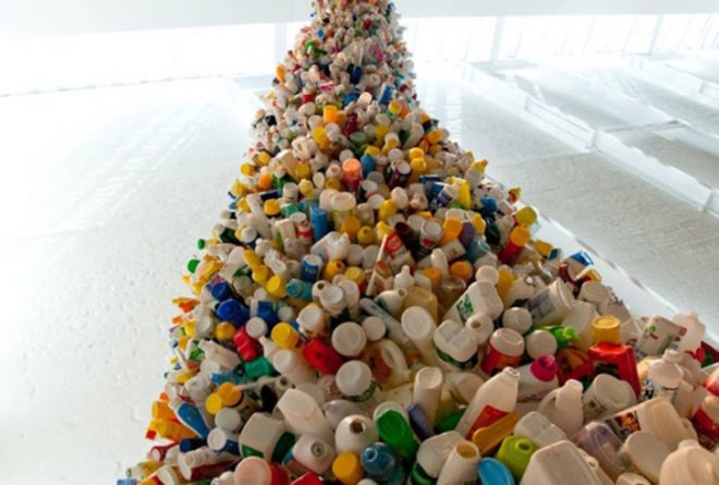 green design, eco design, sustainable design, recycle art, recycled plastic bottles, Thrown to the WInd, recycled plastic bottle tower, Wang Zhiyuan, Chinese artists, Beijing Artists