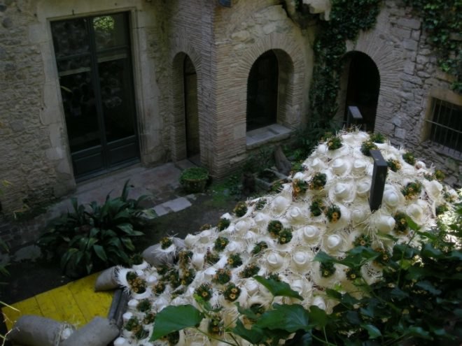 girona flower festival, tiempo de flores, catalan flower festival, flower show, spain spring celebration, sustainable art, landscape gardening, flower artwork