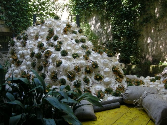 girona flower festival, tiempo de flores, catalan flower festival, flower show, spain spring celebration, sustainable art, landscape gardening, flower artwork