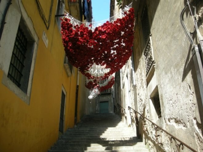 girona flower festival, tiempo de flores, catalan flower festival, flower show, spain spring celebration, sustainable art, landscape gardening, flower artwork