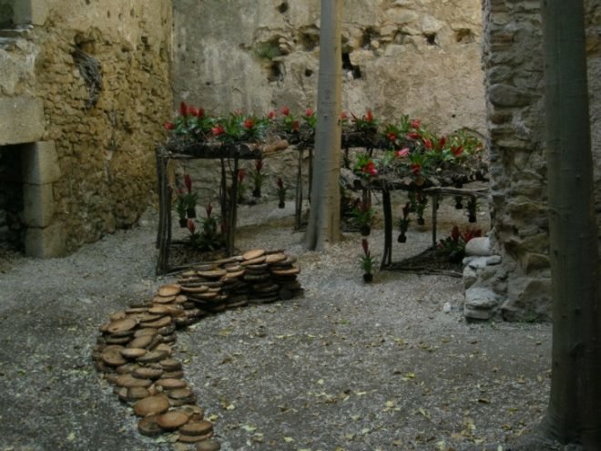 girona flower festival, tiempo de flores, catalan flower festival, flower show, spain spring celebration, sustainable art, landscape gardening, flower artwork