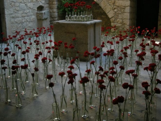 girona flower festival, tiempo de flores, catalan flower festival, flower show, spain spring celebration, sustainable art, landscape gardening, flower artwork