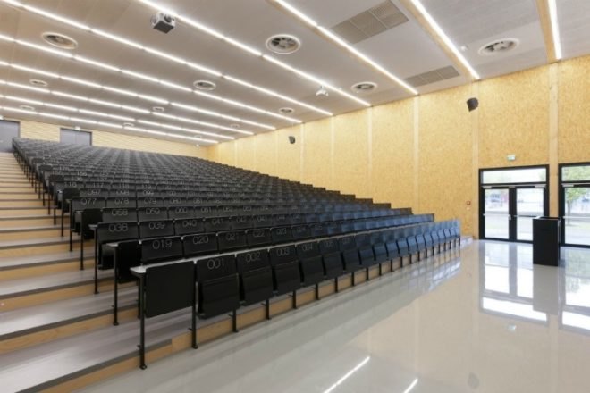 Deubzer Konig Rimmel Architekten, interims audimax, munich's technical university, undulating surface, germany lecture hall, wooden lecture theater, sustainable wooden design, green design, spruce architecture