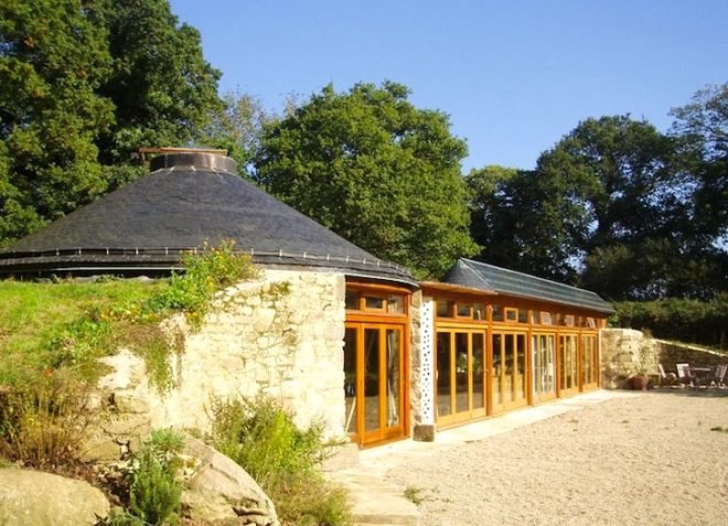 earth construction, Groundhouse, Brittany, Grand Designs, solar-power, clean tech, green design, earth construction, rammed earth, solar-power, eco-design, sustainable design, Swedish dry toilet, compost toilet, daylighting, recycled materials