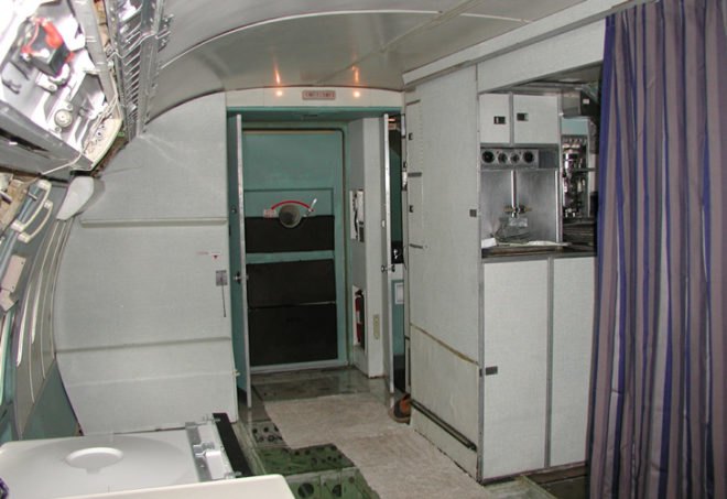 airplane house, airplane conversion,Boeing 727, reclaimed airplane, restoring airplane home,