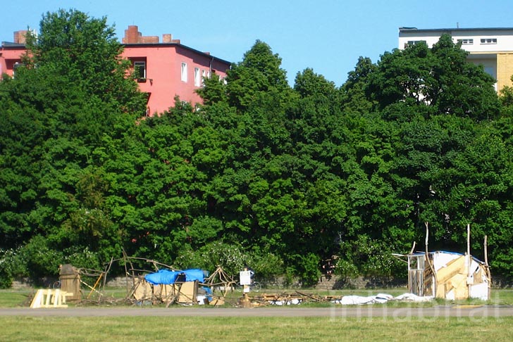 Architecture, Art, DIY, Recycled Materials, recycled wood, tyres, pallets, tempelhof airport, Bread & Butter, Gecekondu Landed Overnight, Youth Art Neukölln, Kunst-Stoffe, Urban Planning, Crafts, german design, berlin