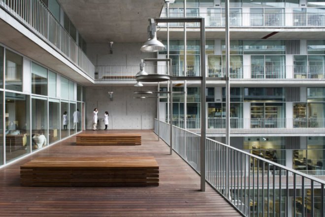Pinearq, Brullet de Luna, Biomedical Research Park, Barcelona, energy efficient, Wood Louvers, red cedar, Architecture, Daylighting, Renewable Energy